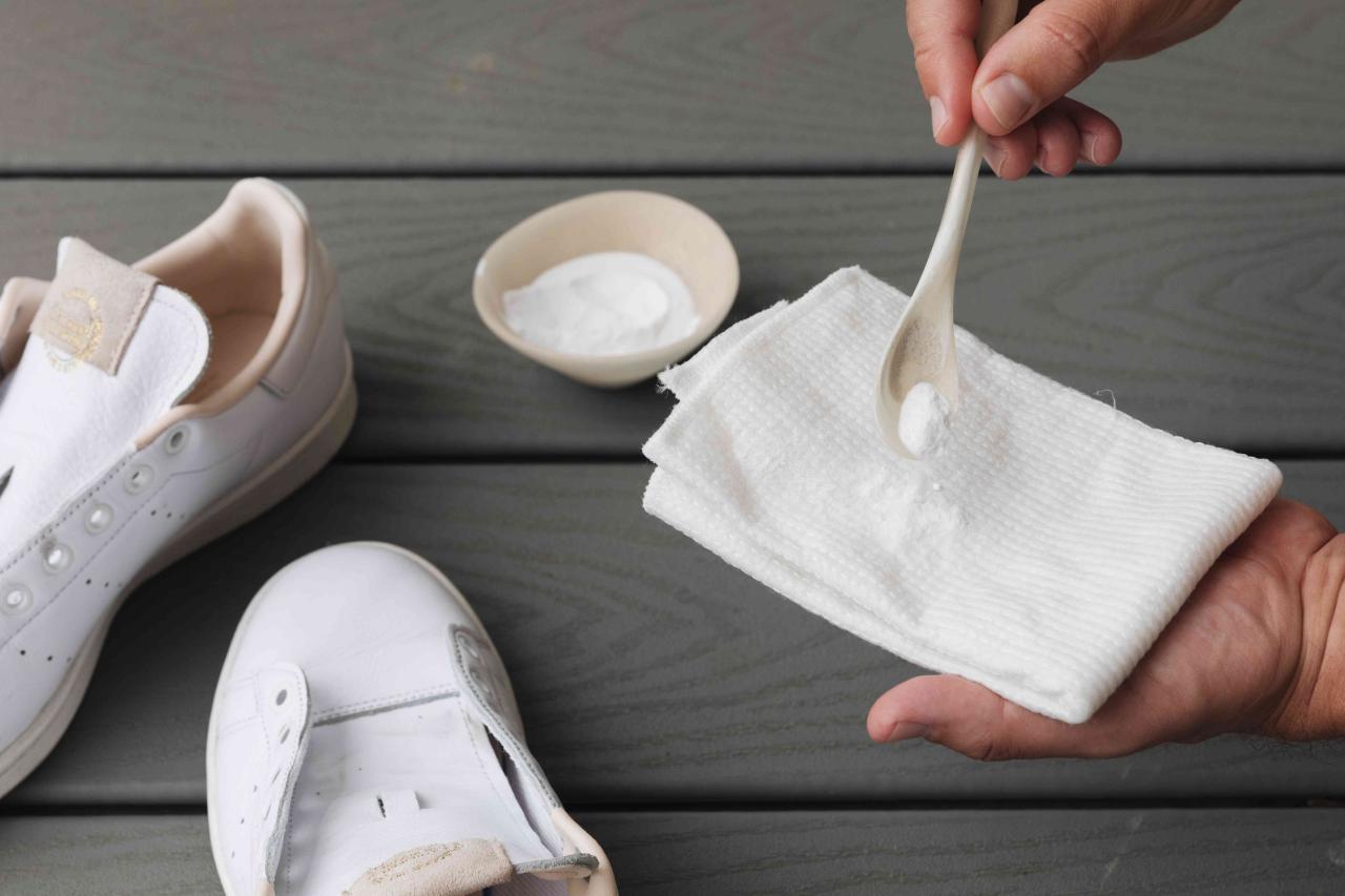 How to clean white shoes