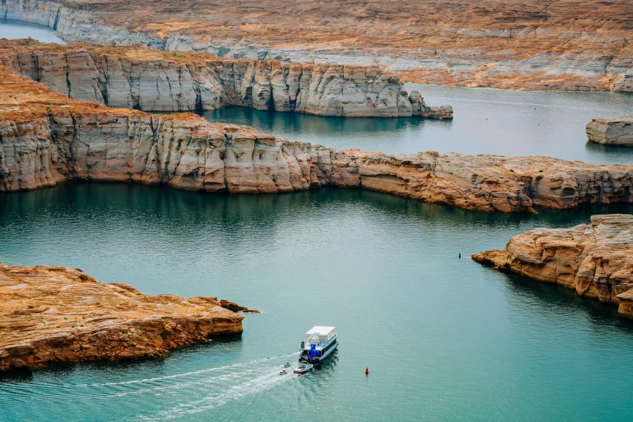 Lake powell water level